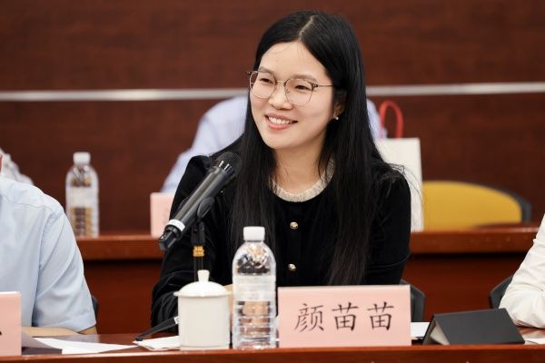 颜苗苗_副本.jpg