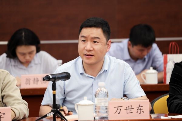 万世东_副本.jpg