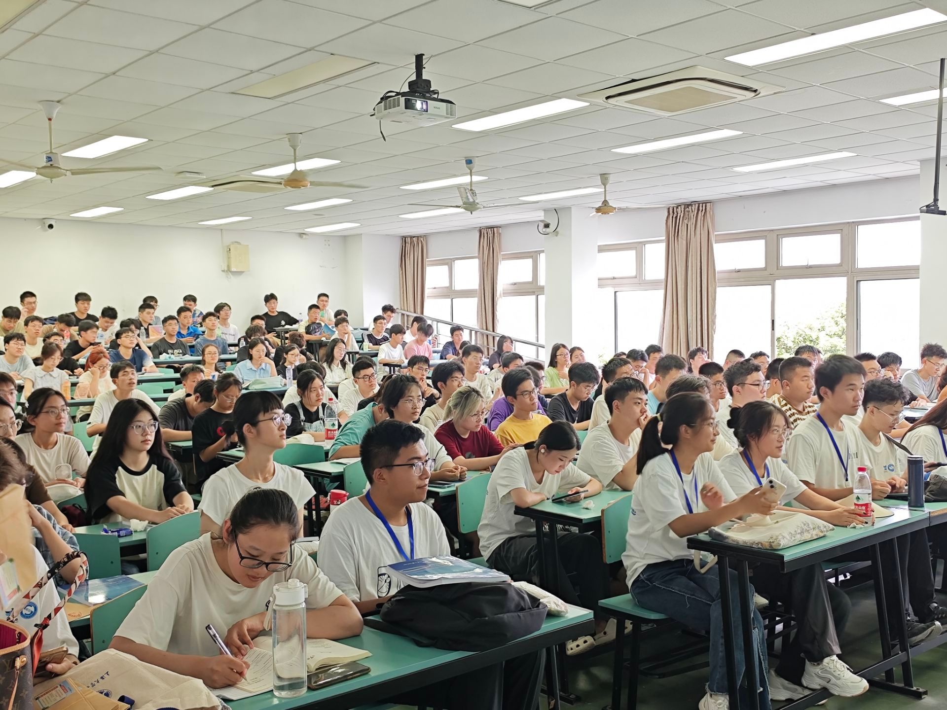 班级见面会1.jpg