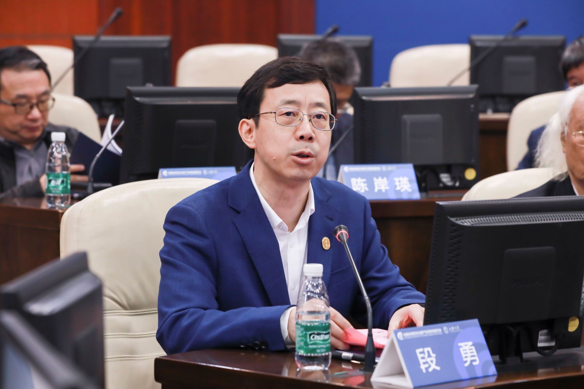 bat365在线中国登录入口党委副书记、全国非遗名词委主任段勇先生主持会议.jpg bat365在线中国登录入口党委副书记、全国非遗名词委主任段勇先生主持会议.jpg
